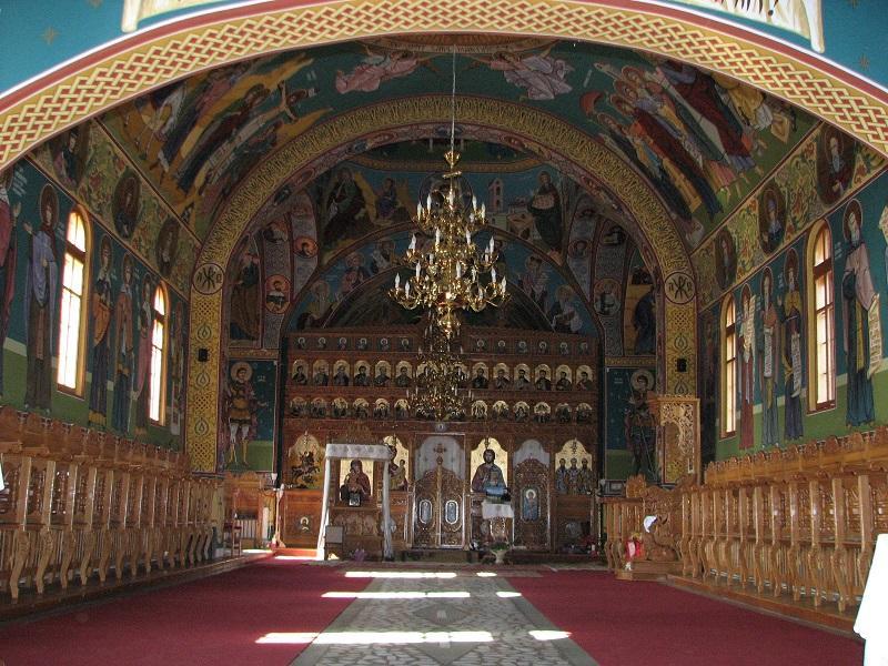 Interiorul bisericii